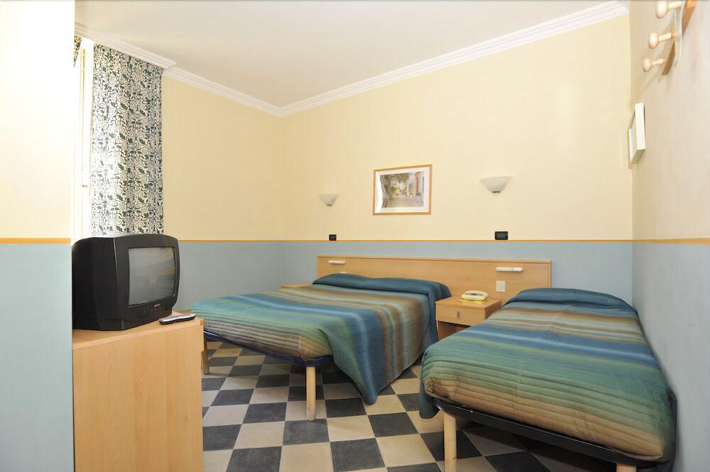 Hotel Florenz Finale Ligure Esterno foto