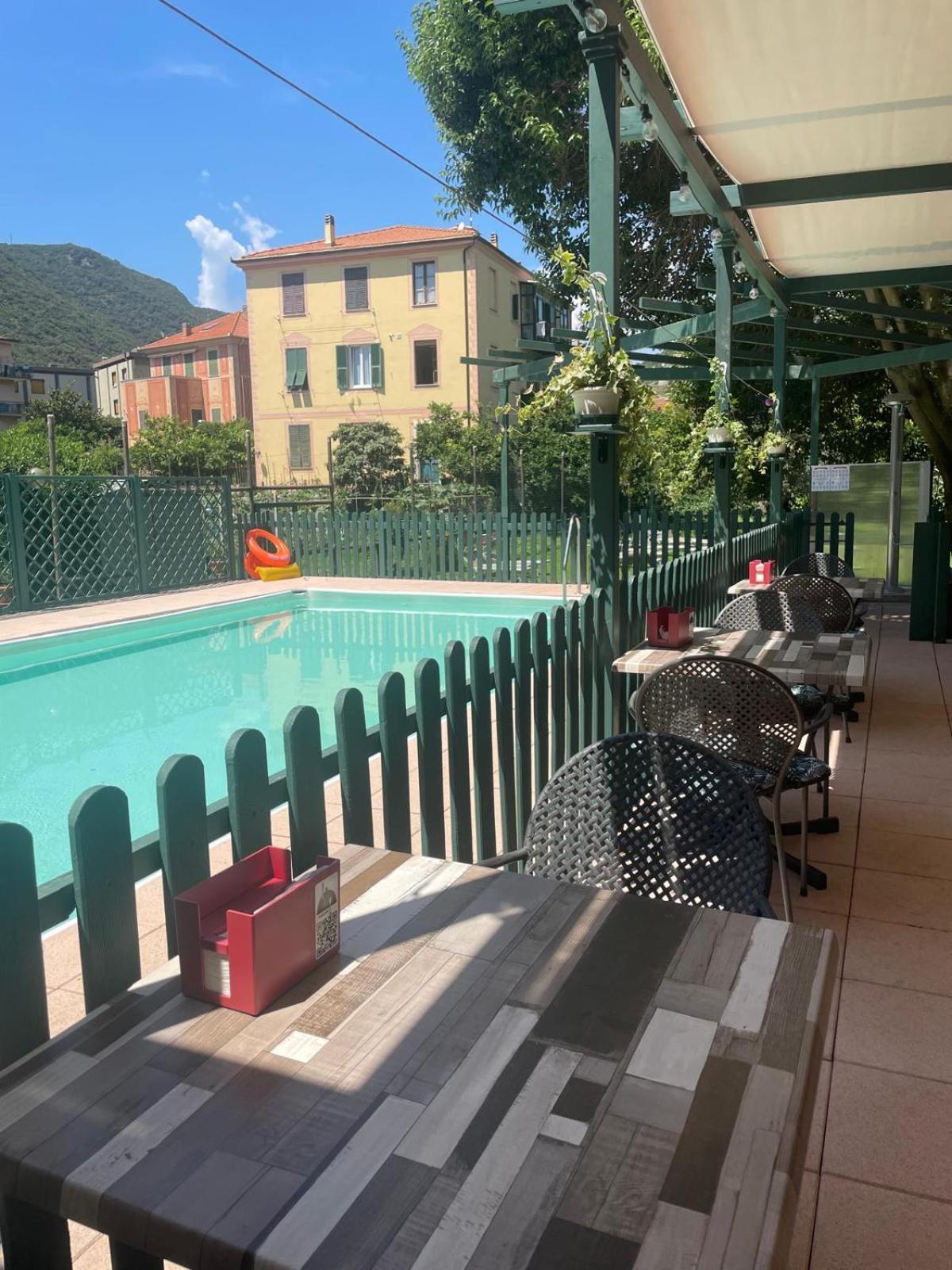 Hotel Florenz Finale Ligure Esterno foto